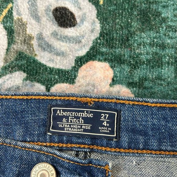 Abercrombie & Fitch Women's Ultra High Rise Straight Leg Jeans Blue Size 27 - Picture 2 of 12